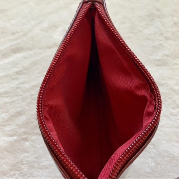 🍍 Express red wristlet, faux patent leather - Picture 4 of 6